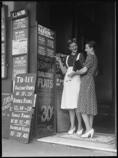 Kings Cross series, Pix, 12 March 1940 / photographed by Alec Iv